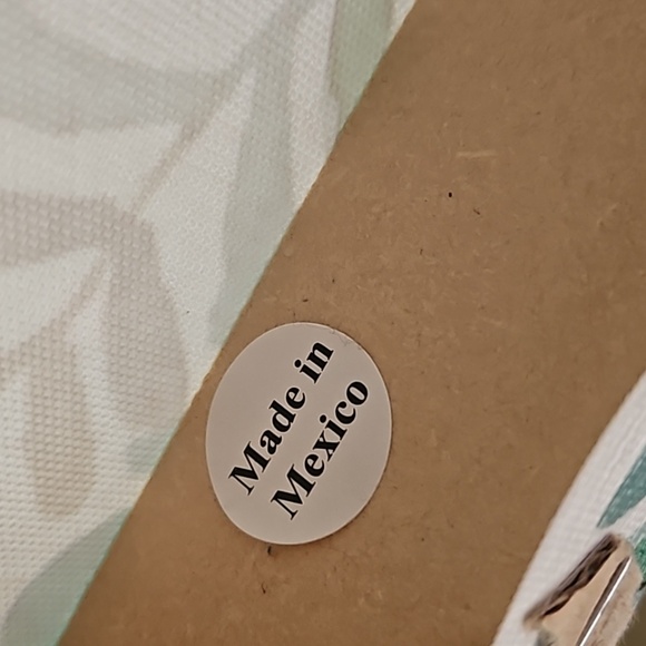 18x6 Love Never Fails Canvas Wall Art NWOT Seven Trees Design 1 Corinthians 13:8 - Picture 10 of 11